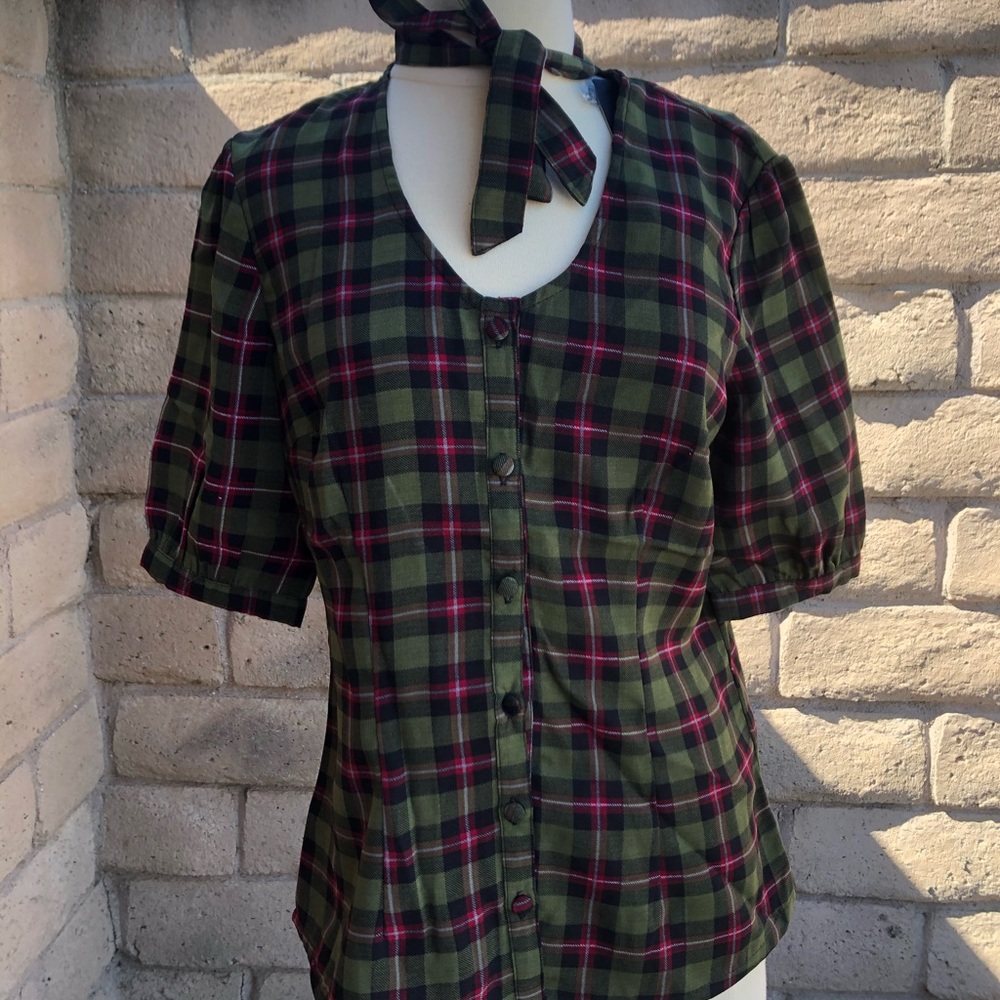 Shirt size Large also have size small